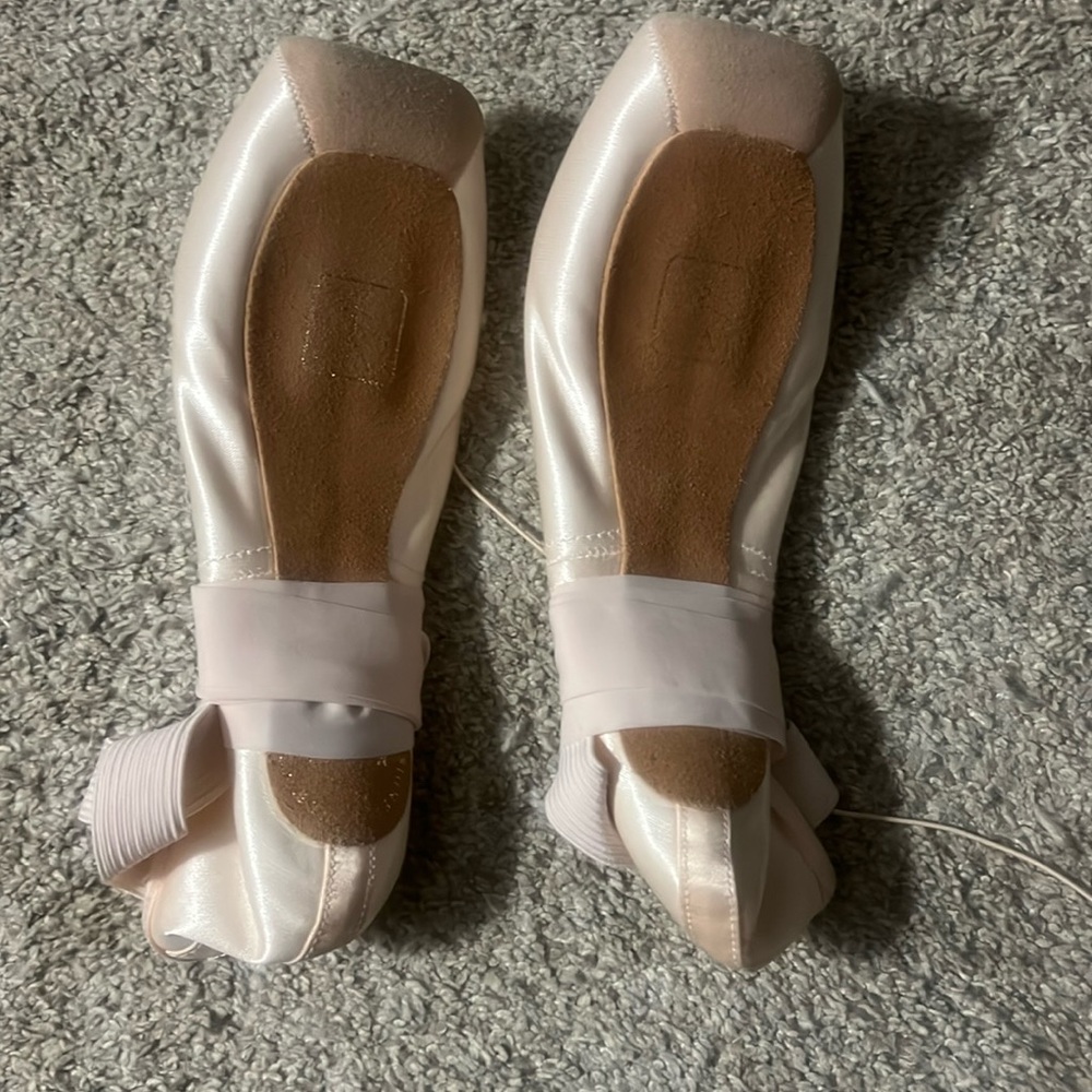 Gaynor minden point shoe